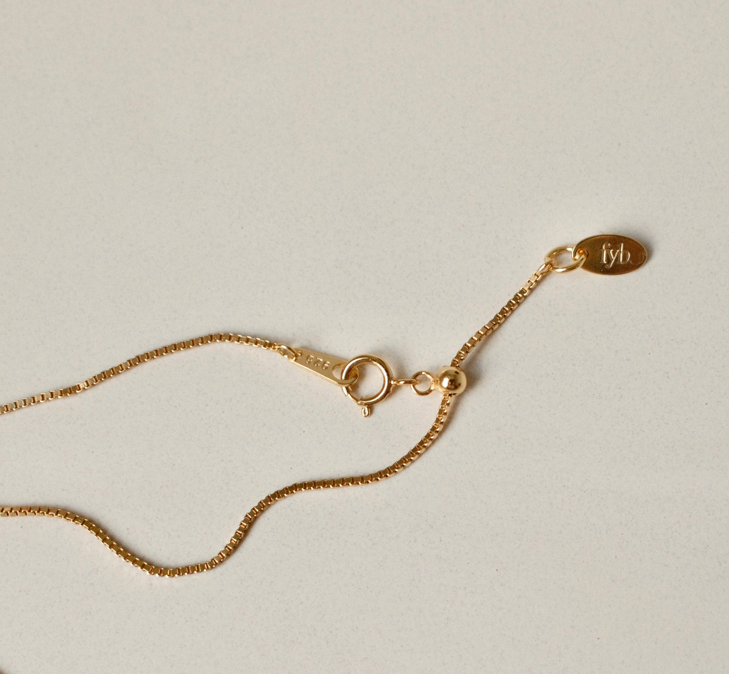 ADJUSTABLE CHARM CHAIN GOLD