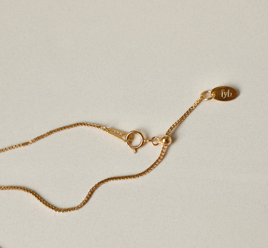 ADJUSTABLE CHARM CHAIN GOLD